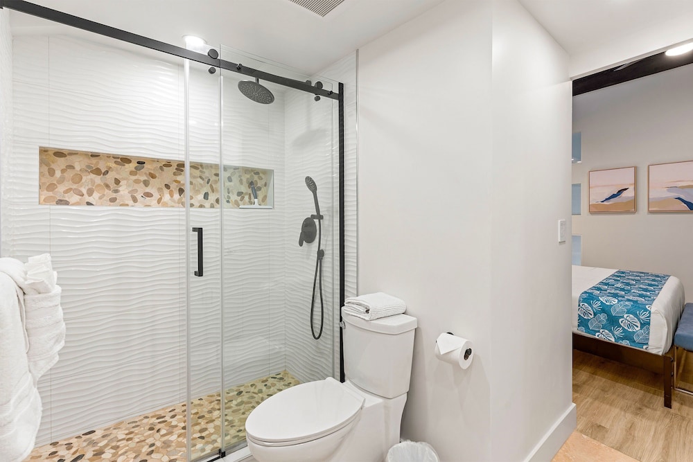 Summer Sale! Deluxe Modern Renovation, Split-ac, Kamaole Sands 4-411, Book Now!