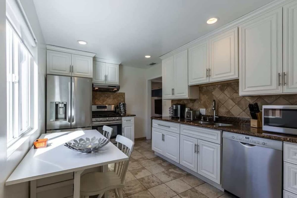@ Marbella Lane - Convenient Home in Sunnyvale