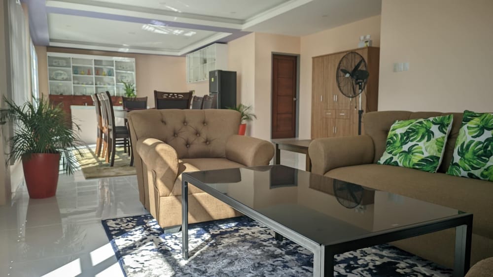 Lou Ela's Resort