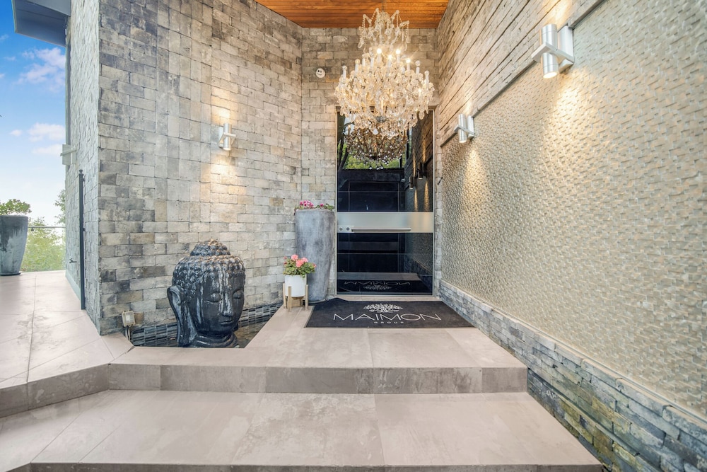 Villa Kaleida - Sleek Modern Sunset Villa With Eclectic Style & Infinity Pool