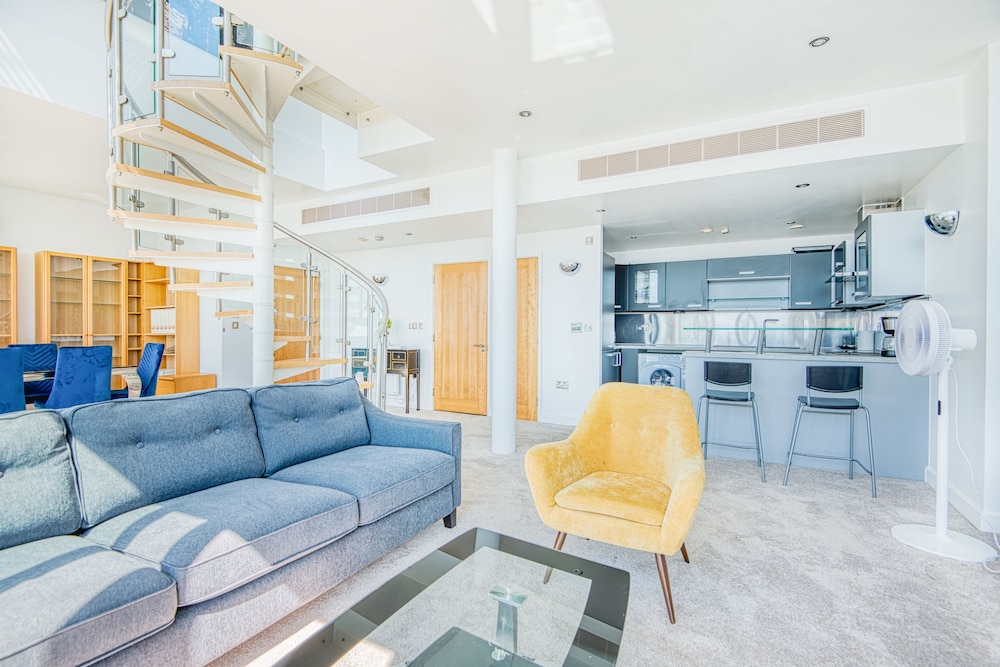Jibbs Corner Penthouse Apartment