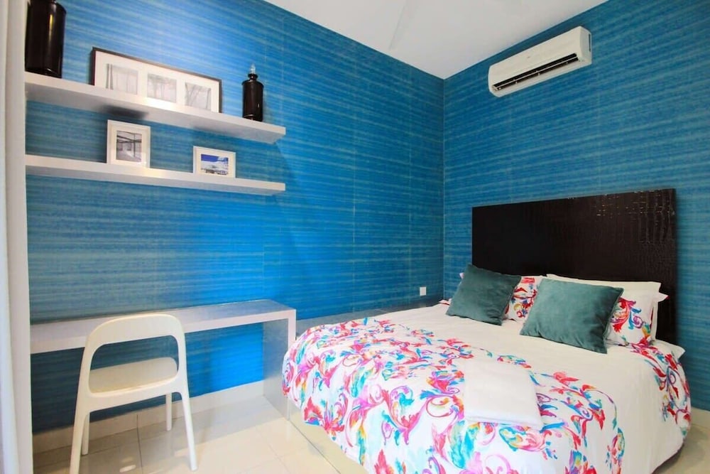 Chic 4BR Oasis With Gazebo, Your Dream Getaway