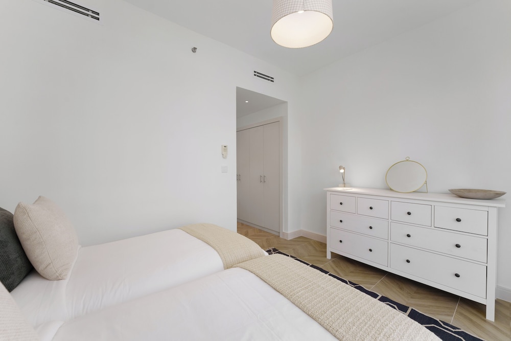 Maison Privee - Blissful Living w/ Dubai Marina Waterfront Views