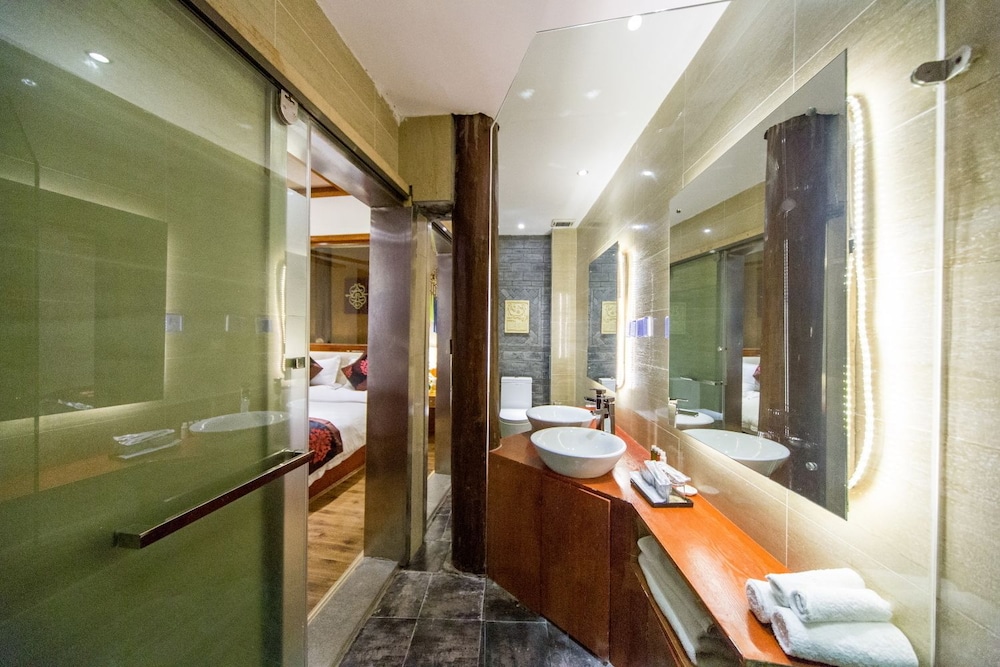 Lijiang Bairui Vacation Hotel