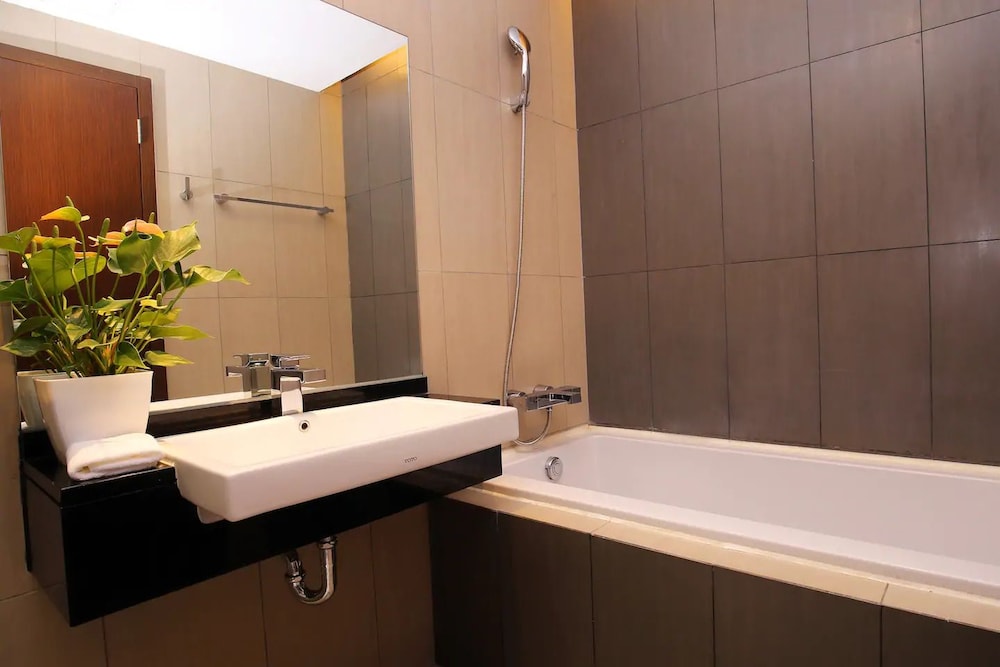 Bayhomes Lancaster Serviced Apartment