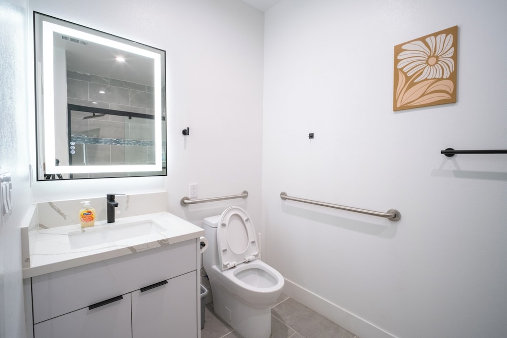 Stylish Private Room by Downtown LA