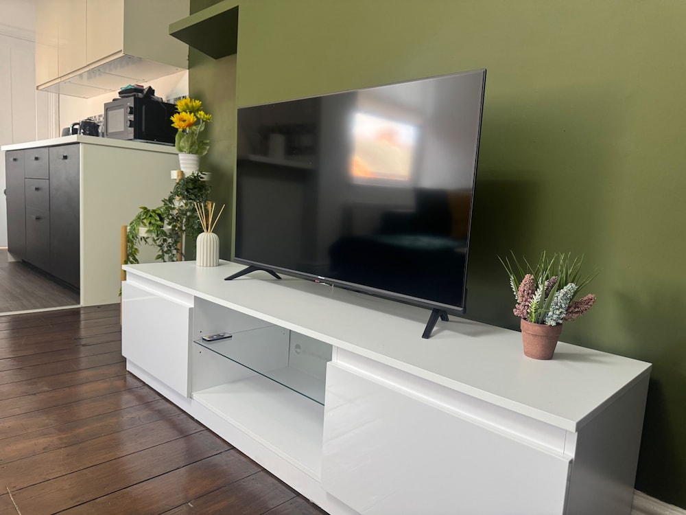 9 Guests - Free Parking - Cozy 3 Bedrooms