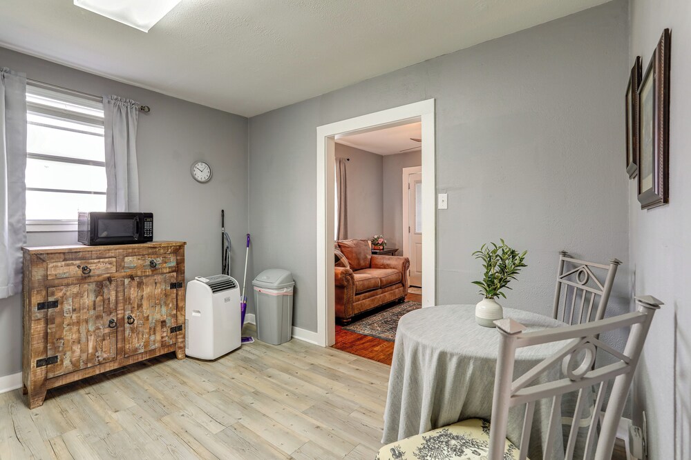 4 Mi to Baton Rouge: Charming Duplex Apartment