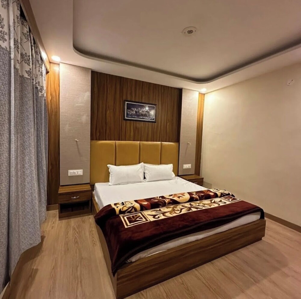 Hotel paradise hills