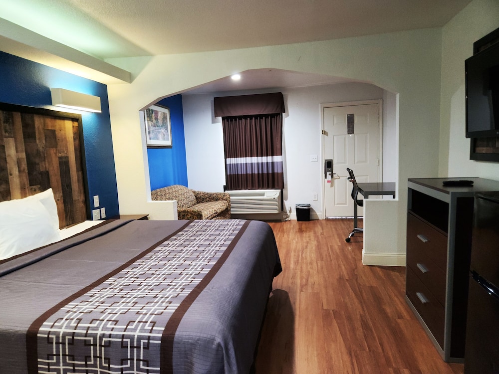 Express Inn Tomball view 4