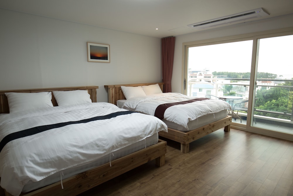 Cheonjiyeon Crystal Hotel 4
