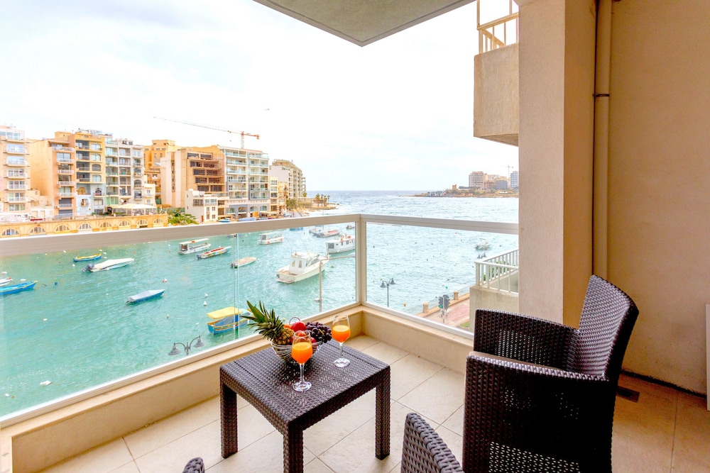 Saint Julian's - Spinola Bay Apartment photo 2