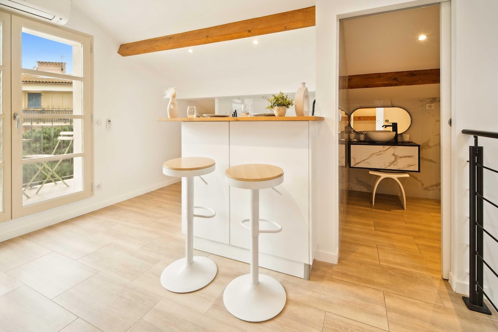 Bright Apartment - AC- 2P - Center of St Tropez
