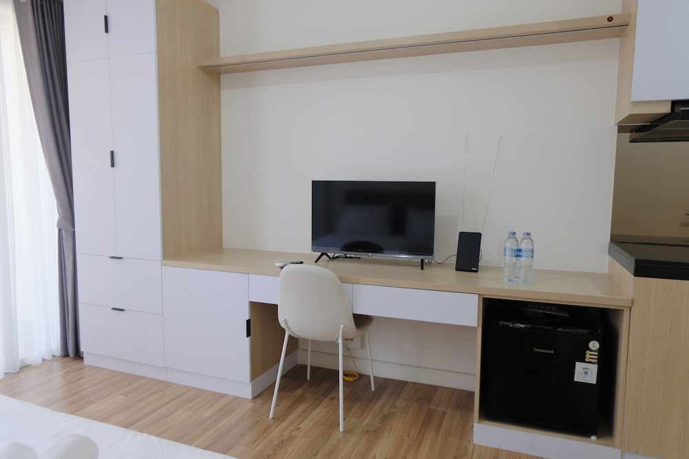 Modern Studio At Apartment Landmark Residence Bandung