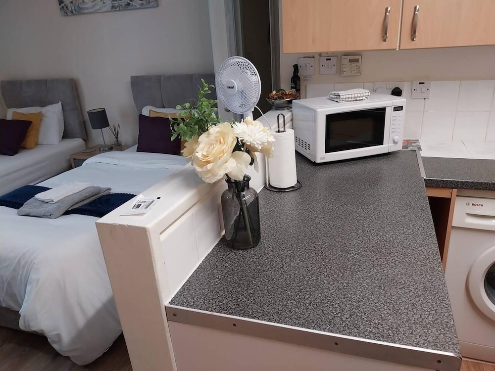 Alphastudio-leeds-walk 2-city-centre-freepark-wifi
