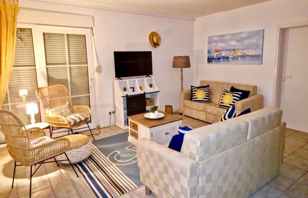 Serene Waterview Retreat 2 Bedrooms in Mönkebude, Germany