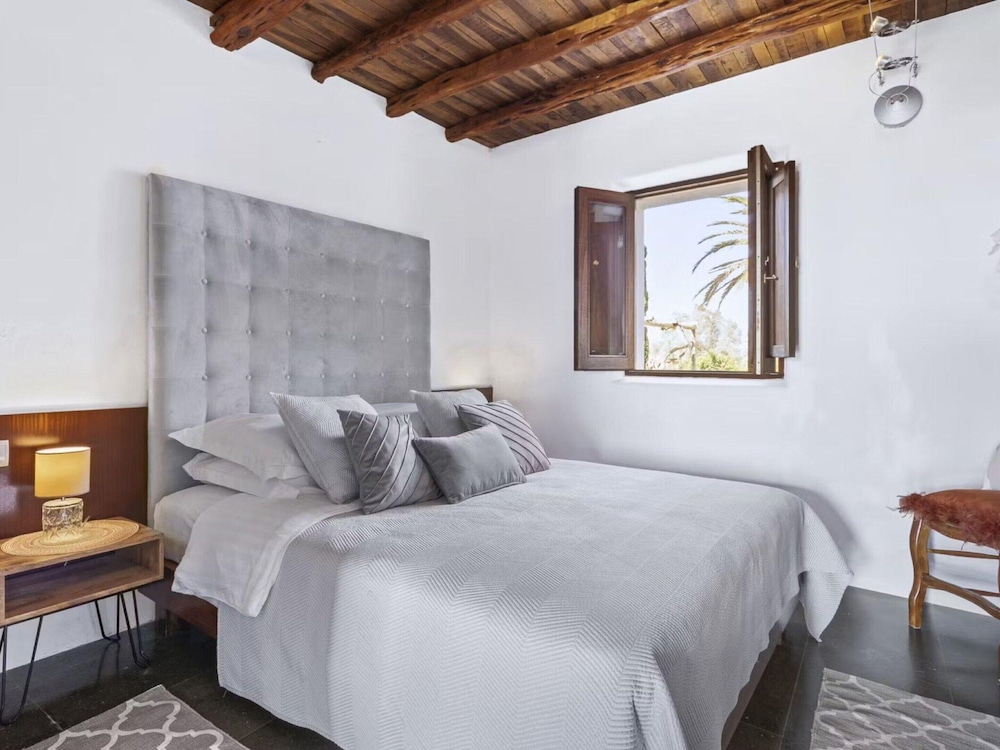 Rural Hideaway Villa in Stcarlos