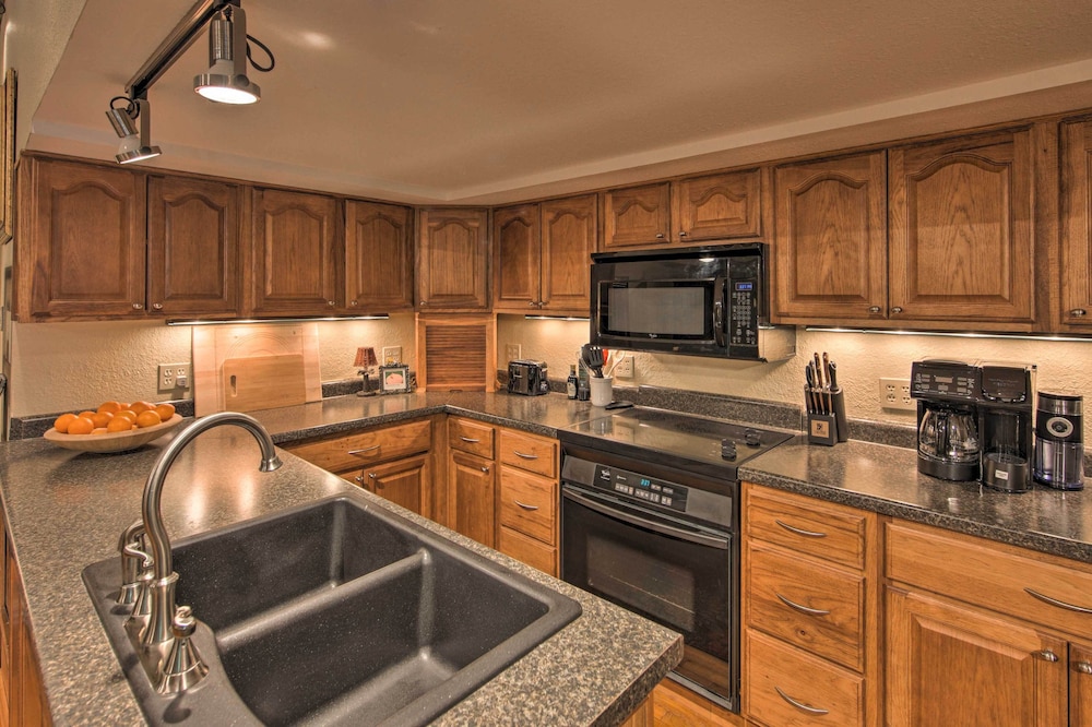 Marshall Vacations - Updated Apartment in Historic Dtwn Marshall! - Property Image 19