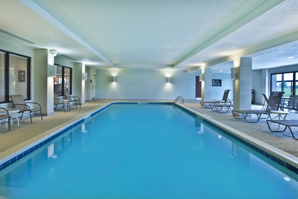 Muncie Vacations - Hampton Inn Anderson - Property Image 2