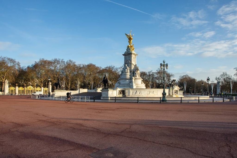 Spring Gardens by Onefinestay