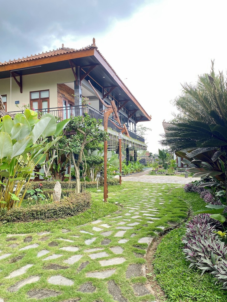 Omnni Villa Borobudur