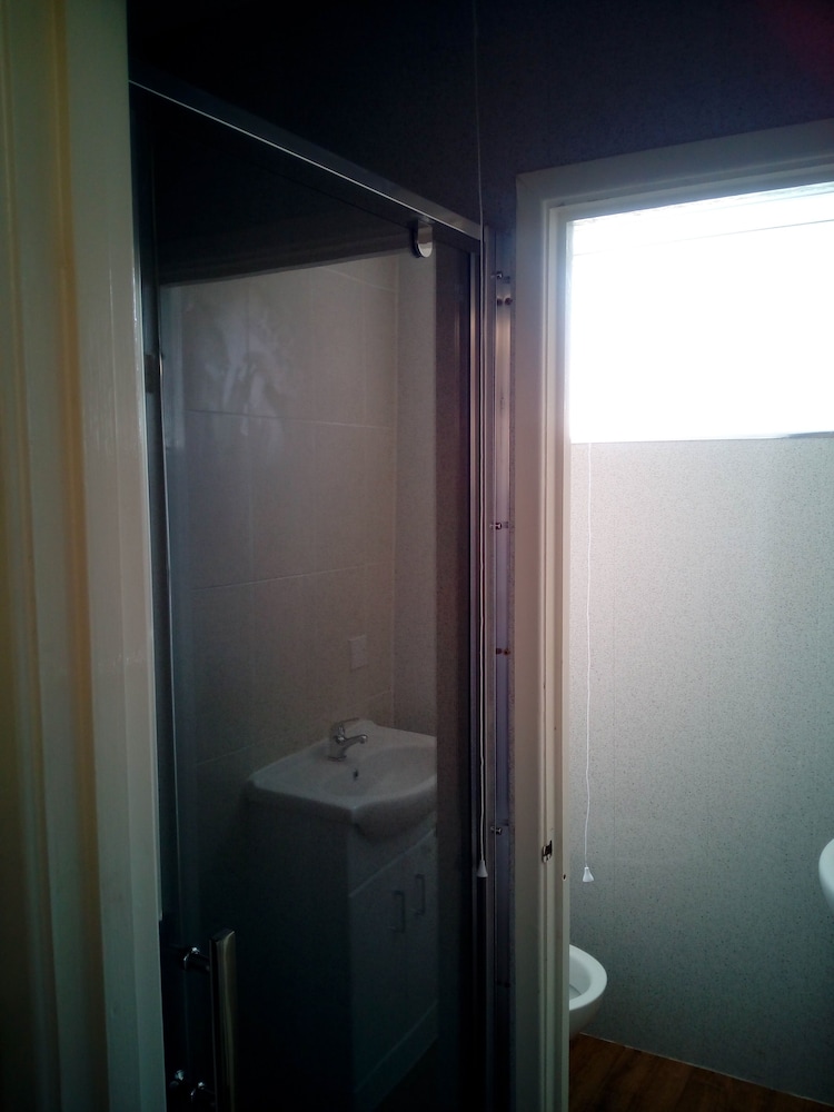 Apsley 4 Sleeps 2 With Free Wi-fi view 5