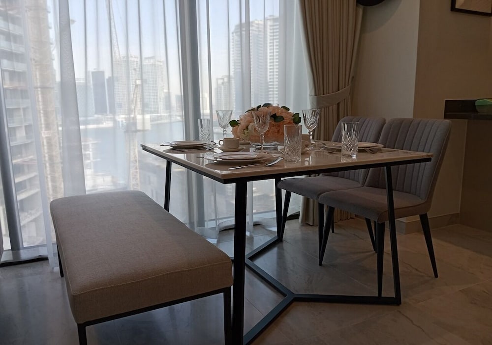 Luxury 1BR in Peninsula Five by Bespoke