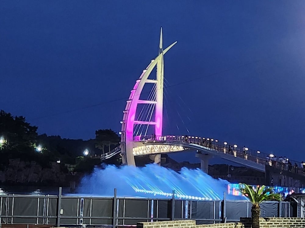 Cheonjiyeon Crystal Hotel 77