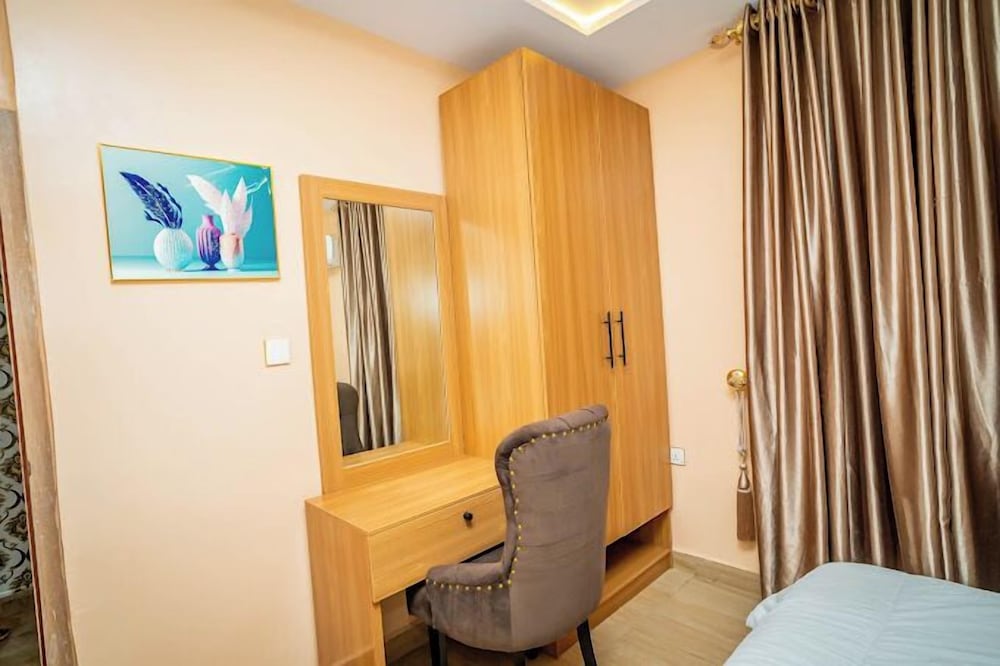 GHS APARTMENT LTD