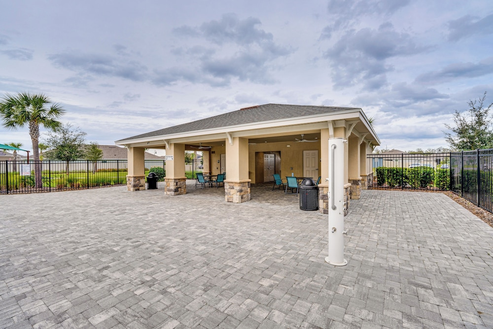 Davenport Home w/ Pool Access & Patio!
