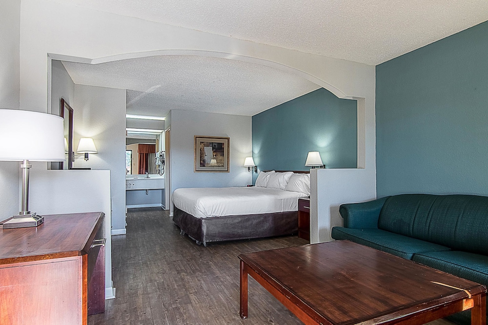 Americus Vacations - Econo Lodge - Property Image 9