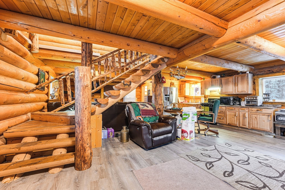 3 Mi to Kenai River: Secluded Sterling Cabin!