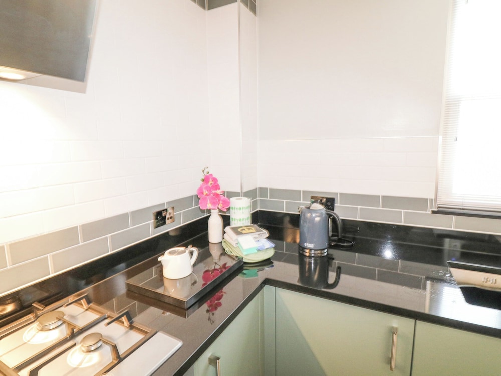 6 Fidlers Close