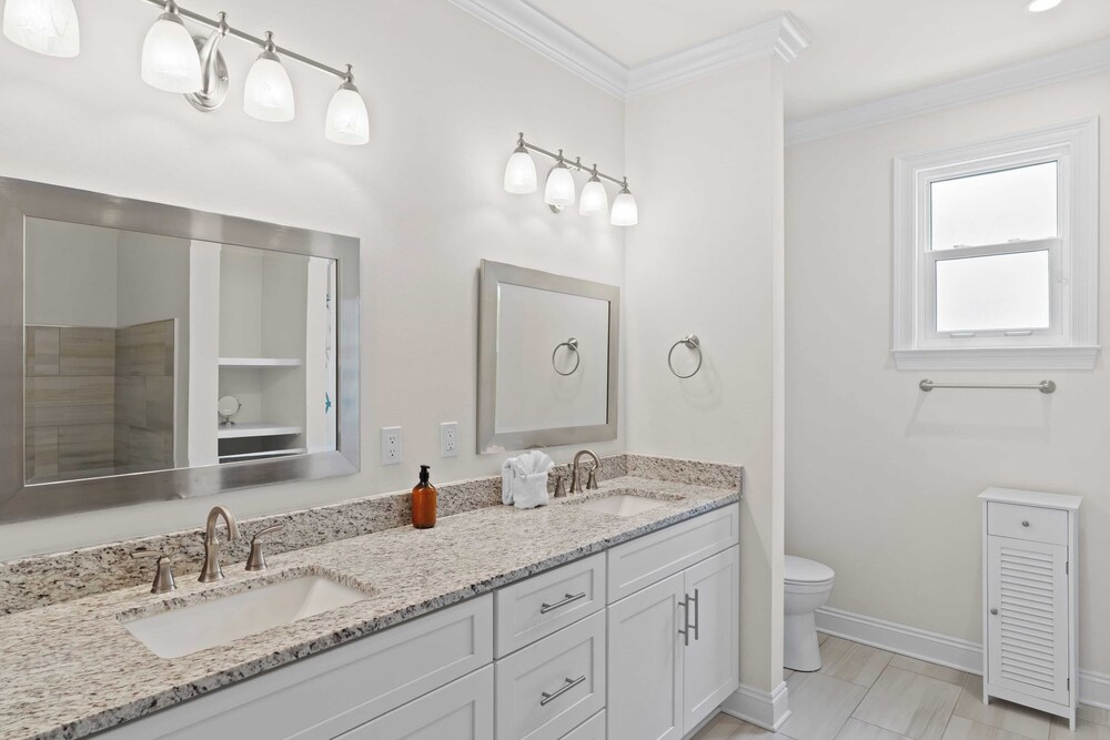 Family-friendly, Close to Beach & Game Room Windswept by Avantstay