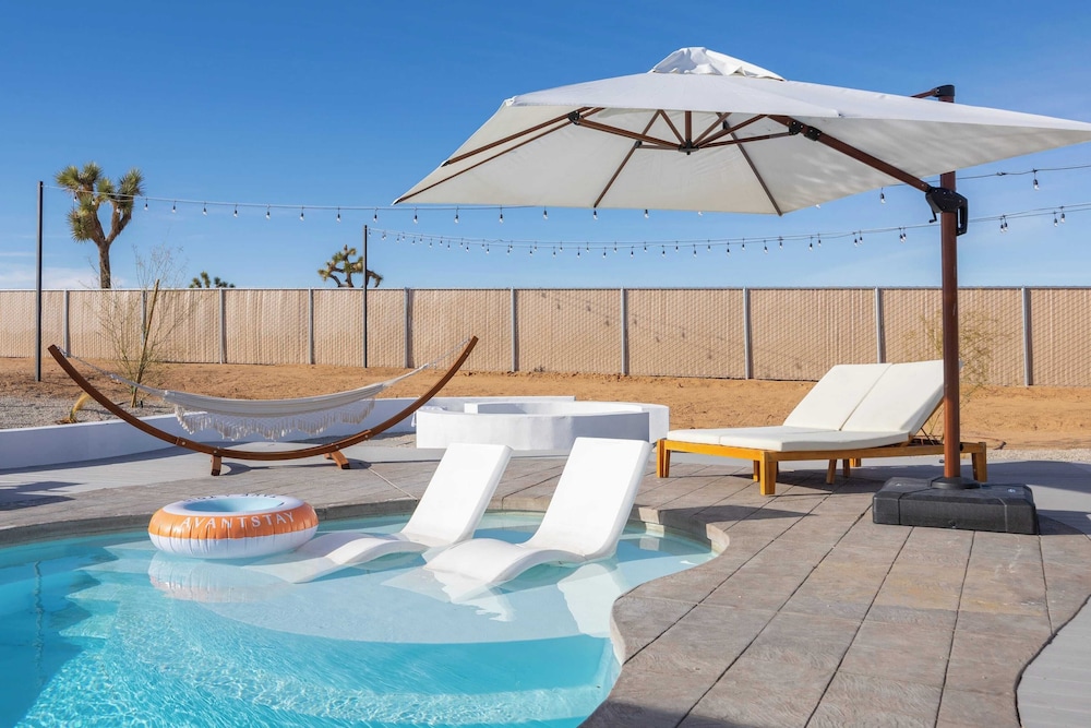 Pool, Spa, Pickleball & Piano Near Pioneertown Harmony House by Avantstay
