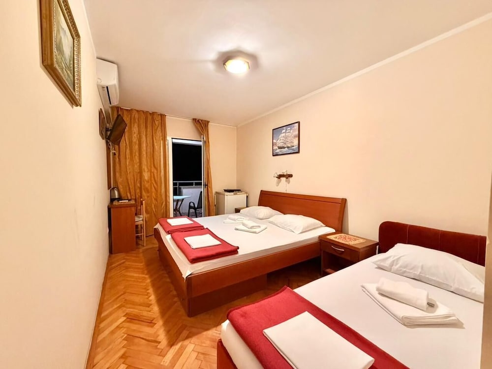 Beachfront Apartments Oaza