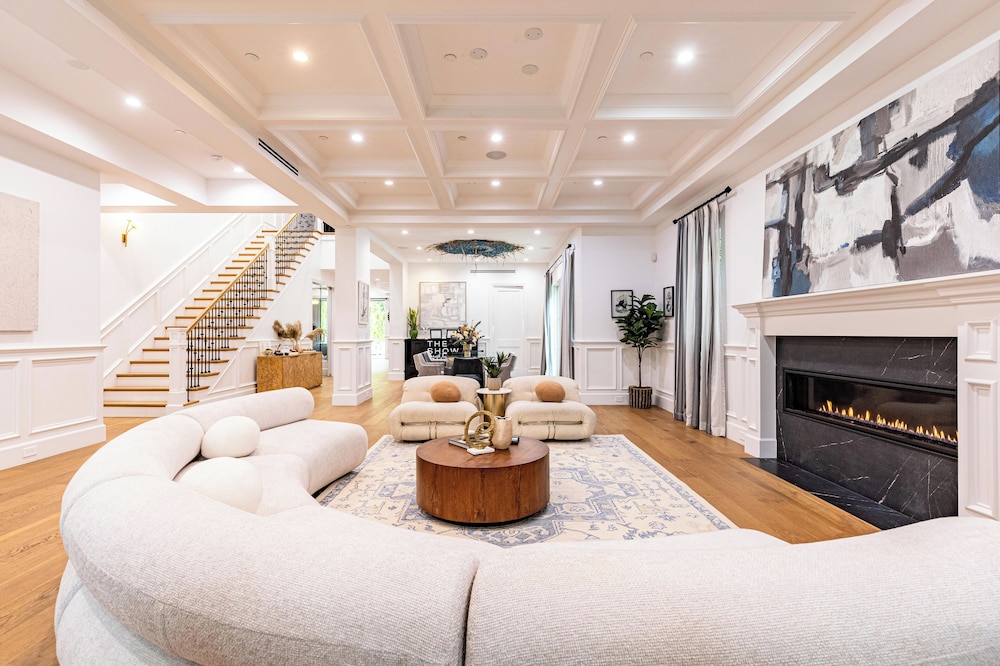 Otis Ave - Modern Farmhouse Retreat w/ Pool, Spa & Luxe Interiors