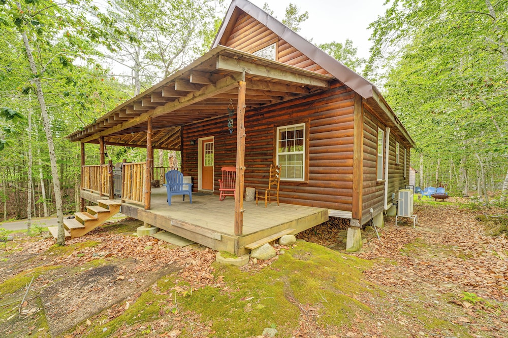 2 Mi to Marina & Beach: Frye Island Retreat!