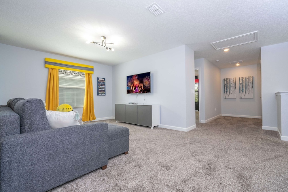 Home 6bed Themed Rooms Game Room Storey Lake