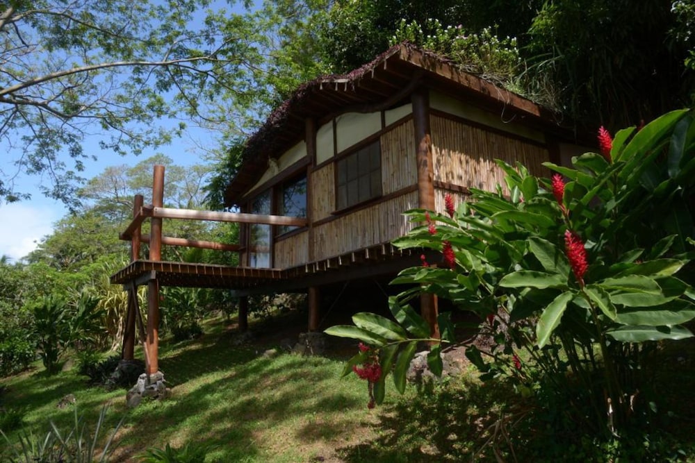 Fare Oviri Lodge