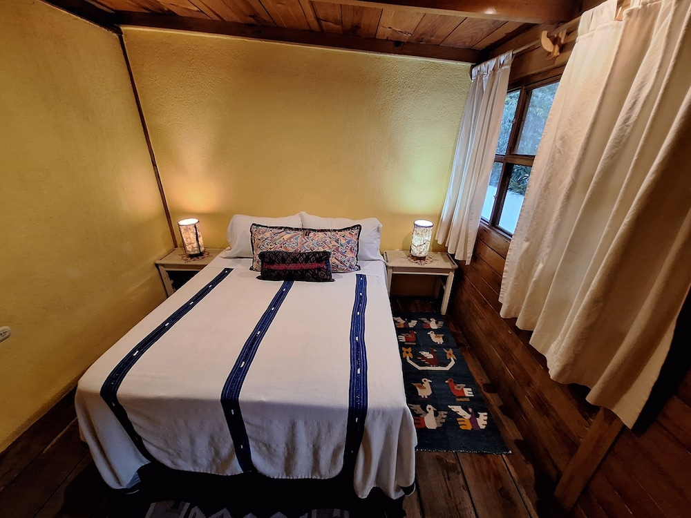 Yellow House - Hostel