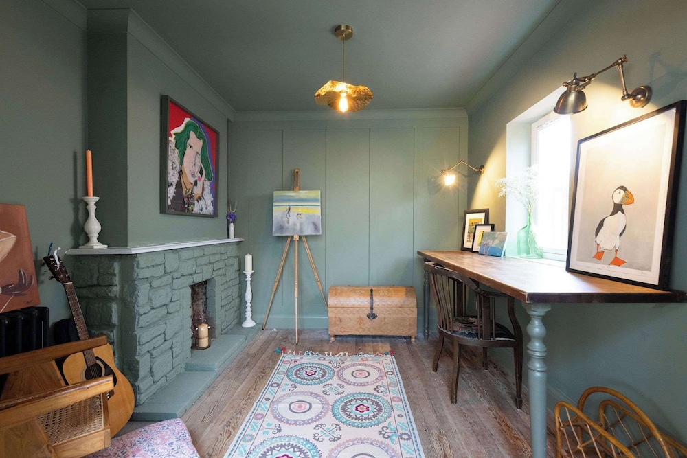 Newly Renovated Beachside Retreat for 10