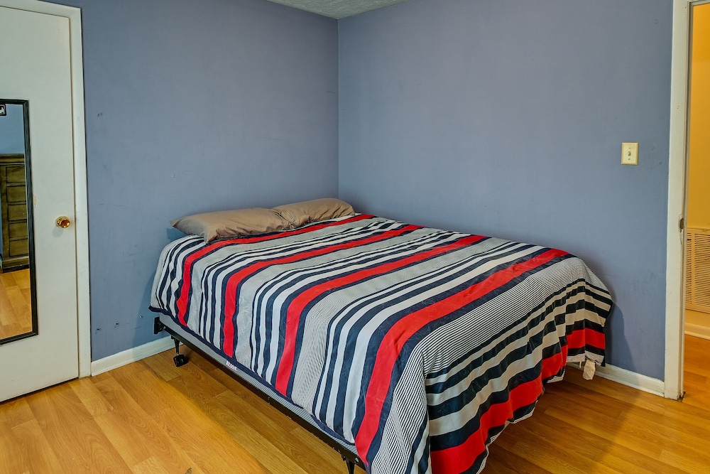 Fayetteville Vacations - Fayetteville Vacation Rental w/ Yard! - Property Image 18