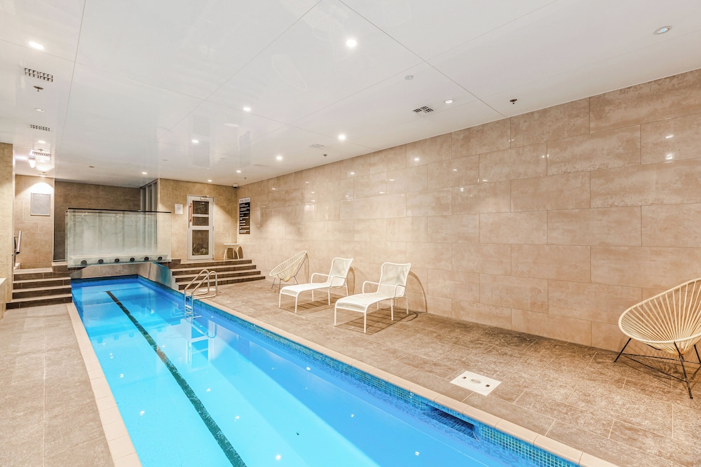 Queen St Stay, Pool,Gym,Tower Views | Zodiak Stays
