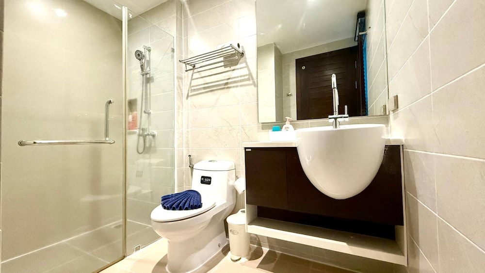 Emerald 307 - Studio With Balcony and Shared Pool