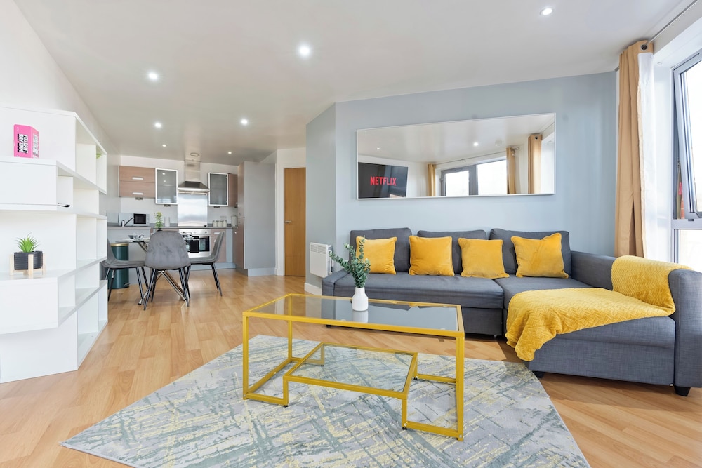 Chic Birmingham Apartment With 2 Bedrooms