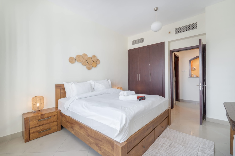 1 Bedroom Apartment With a City View and Sleeps 4