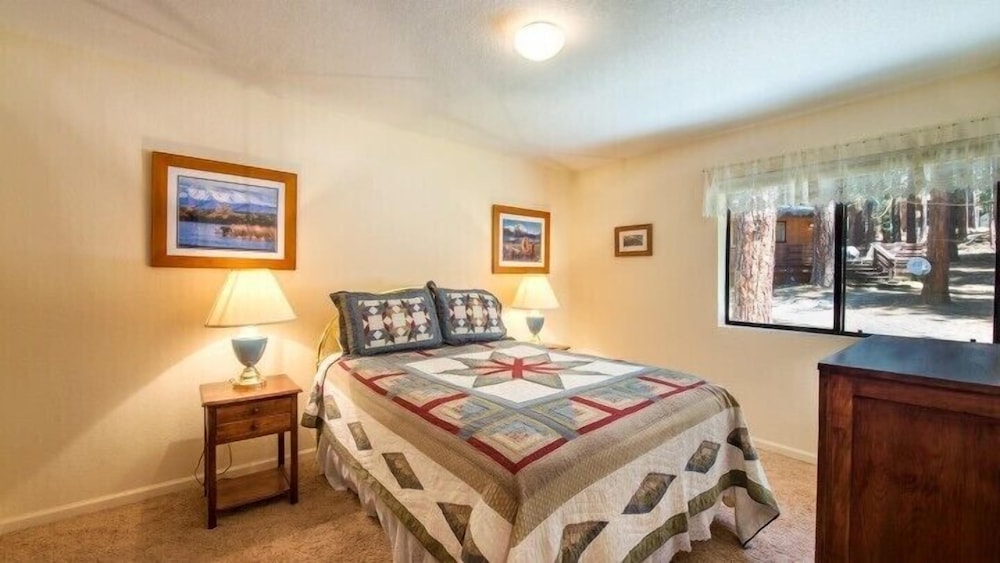 Scenic Wonders Bruin's Den 3 Bedrooms view 4