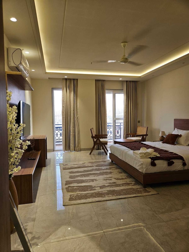 Hotel Dwellr