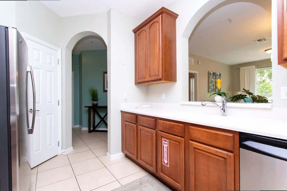 Spacious 2Bd Condo - Pool Hot Tub - Near I-drive
